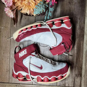 RARE 2005 Nike Shox Maroon and White Basketball Shoes Men's Size 6 GUC